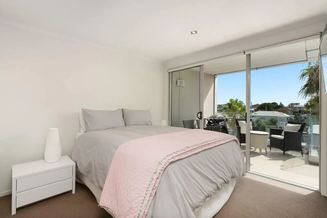 Awesome Downtown Location - Park The Car And Walk To Everything ! Mount Maunganui Apartment